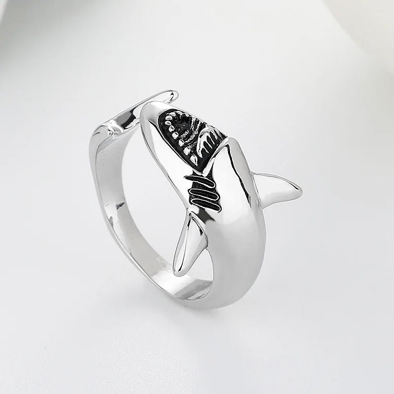 VELOURA Shark Ring
