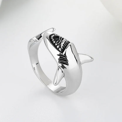 VELOURA Shark Ring