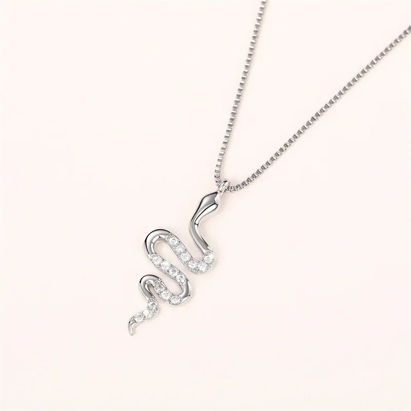 VELOURA Serpentine  Necklace