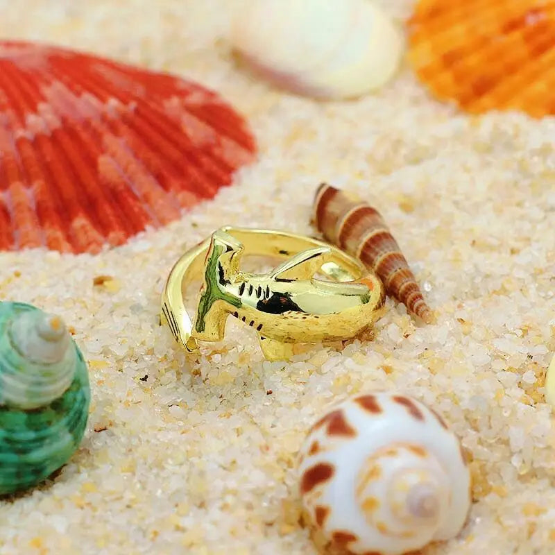 VELOURA Shark Ring