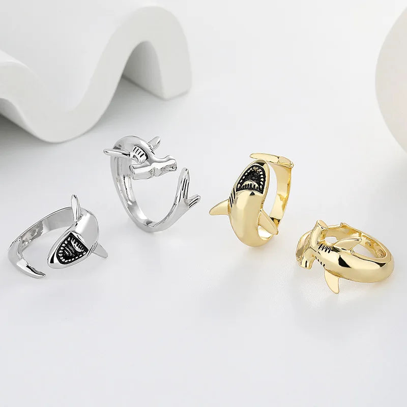 VELOURA Shark Ring