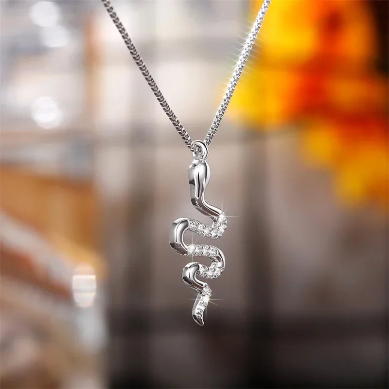 VELOURA Serpentine  Necklace