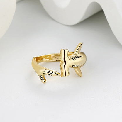 VELOURA Shark Ring